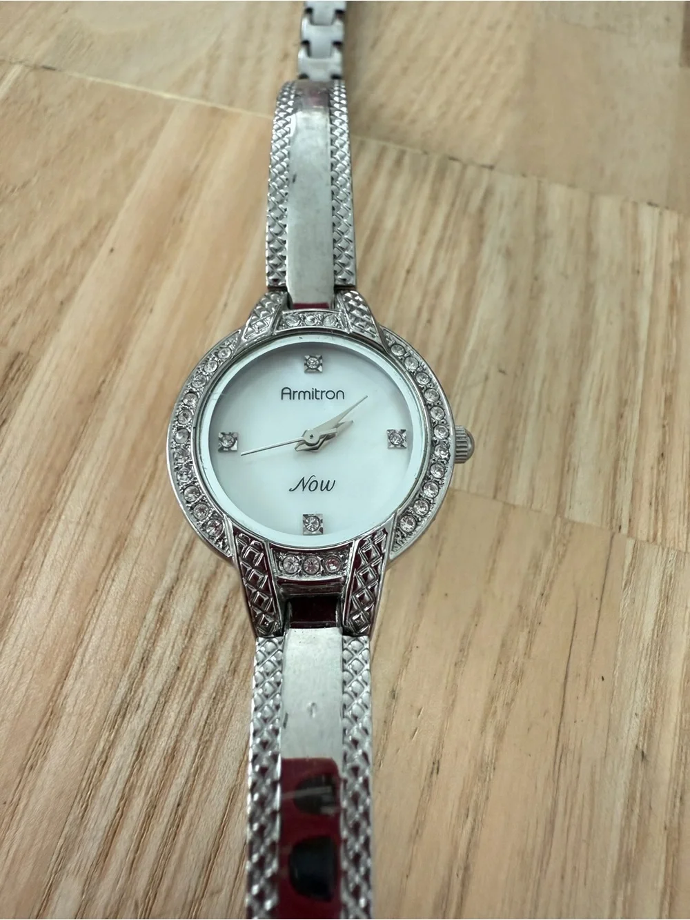 Armitron Now ladies silver tone watch NEW BATTERY